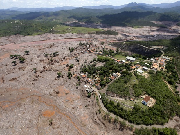 STJ suspende inquérito policial sobre desastre em Mariana